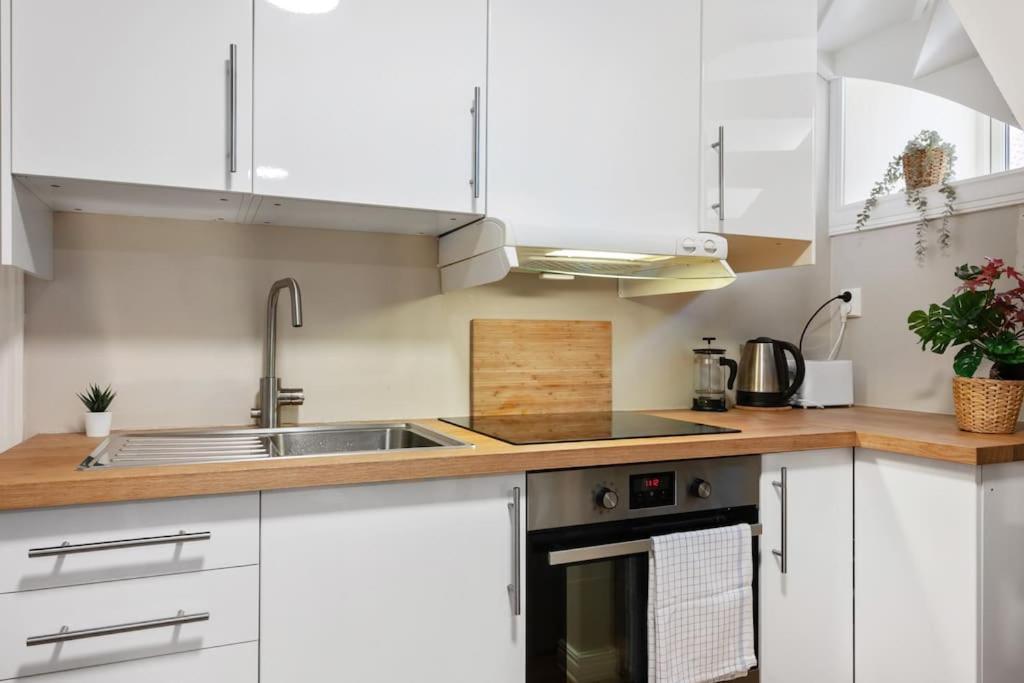 New! Modern City Apt: Central W/ Private Entrence 베르겐 외부 사진
